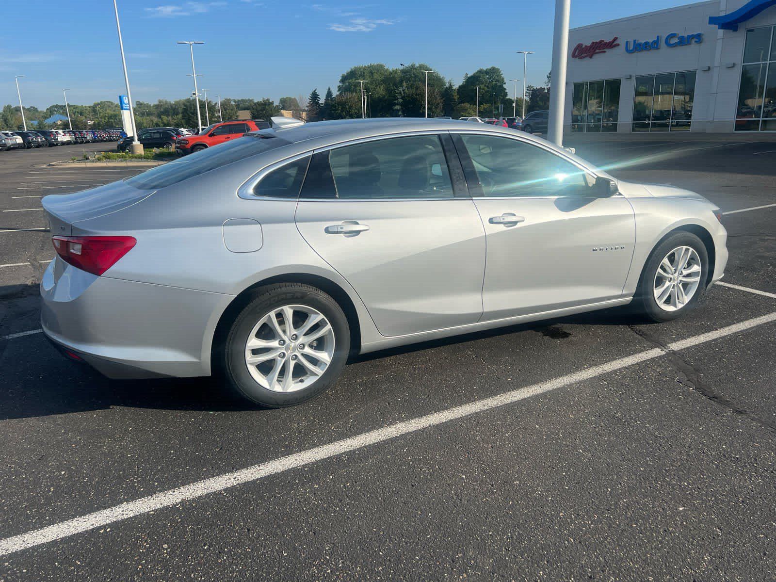Used 2017 Chevrolet Malibu LT FWD image 5