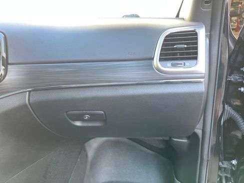 Used 2021 Jeep Grand Cherokee Limited AWD/4WD image 40