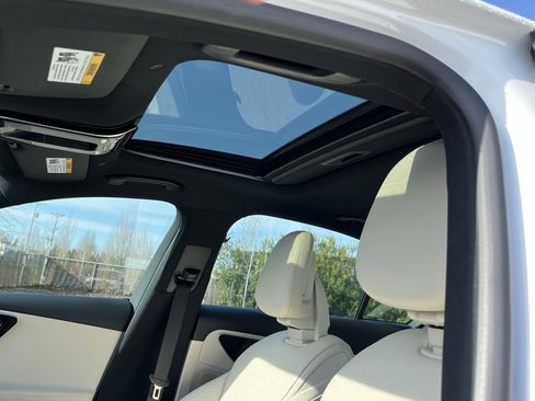 Used 2025 Mercedes-Benz C 300 4MATIC Sedan image 19