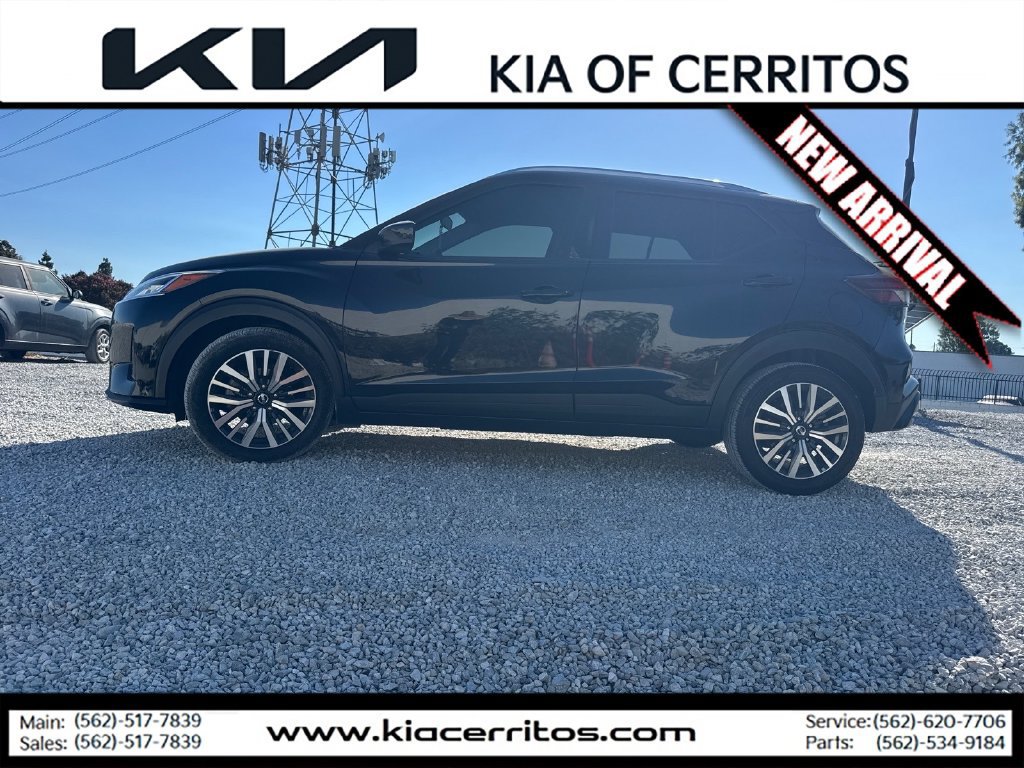 Used 2021 Nissan Kicks SV FWD image 2