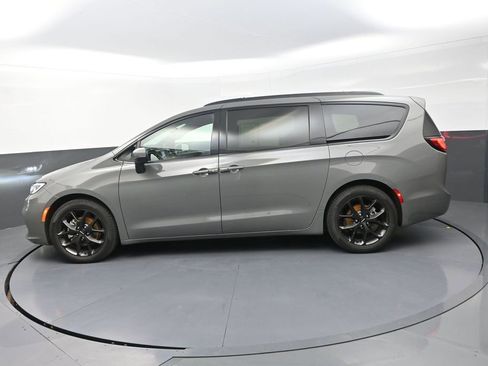 Used 2023 Chrysler Pacifica Touring-L w/ S Appearance Package FWD image 6