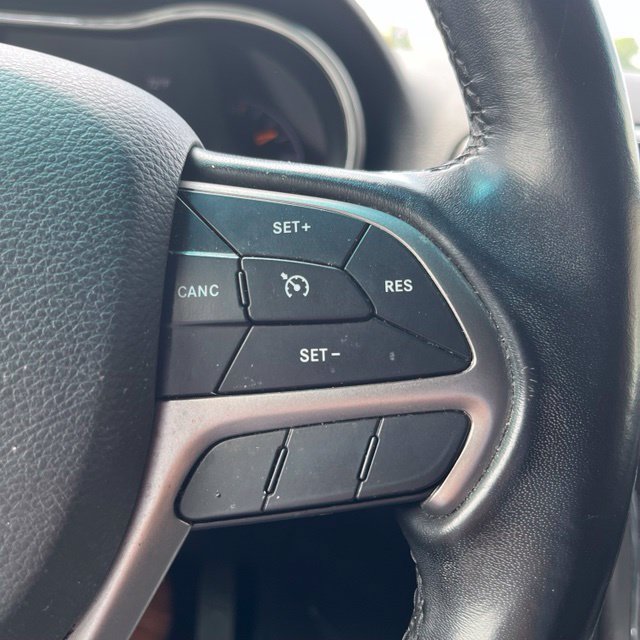 Used 2020 Jeep Grand Cherokee Laredo AWD/4WD image 14