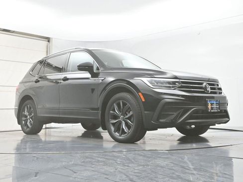 Used 2022 Volkswagen Tiguan SE w/ Panoramic Sunroof Package AWD/4WD image 29