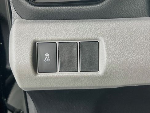 Used 2023 Honda Pilot LX image 10