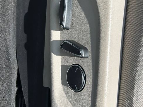 Used 2018 Ford Explorer XLT AWD/4WD image 50