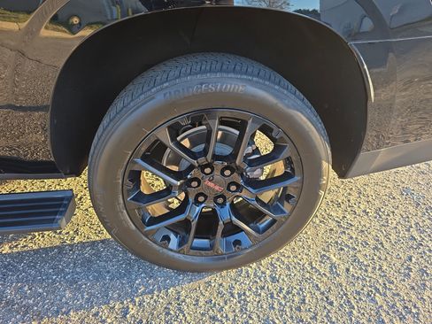 Used 2023 GMC Yukon XL Denali w/ Denali Reserve Package image 32