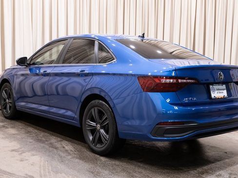 Used 2024 Volkswagen Jetta SE w/ Panoramic Sunroof Package image 5