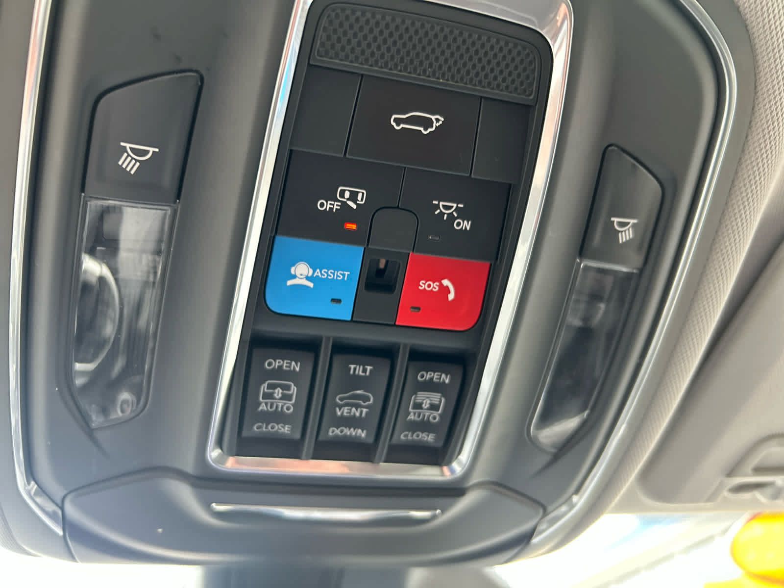 Used 2023 Jeep Grand Cherokee Limited w/ Luxury Tech Group II AWD/4WD image 32