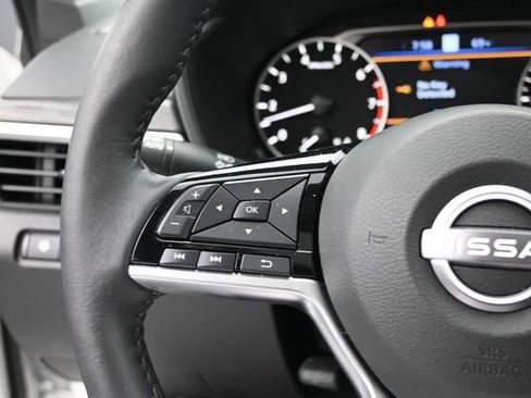Used 2025 Nissan Altima 2.5 SL FWD image 23