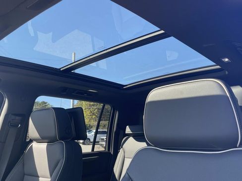 New 2026 Chevrolet Suburban Premier image 20