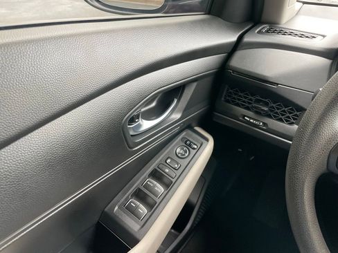 Certified 2025 Honda Accord LX image 22