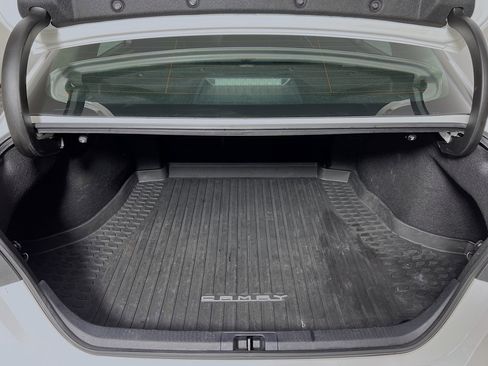 Used 2020 Toyota Camry LE image 21