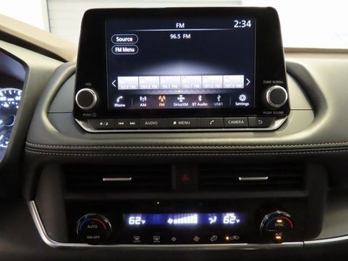 Used 2023 Nissan Rogue SV image 27