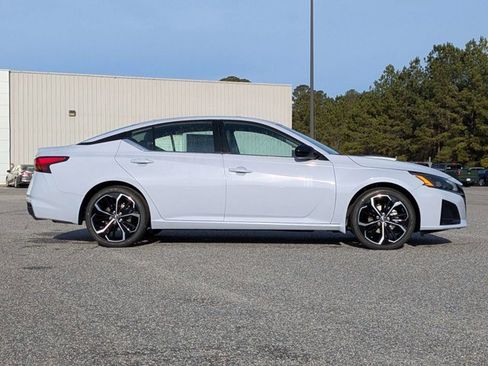 New 2025 Nissan Altima 2.5 SR image 3