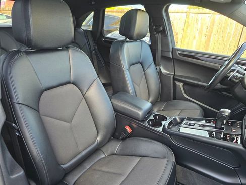 Used 2023 Porsche Macan image 13