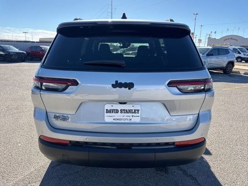 New 2025 Jeep Grand Cherokee L Laredo image 5