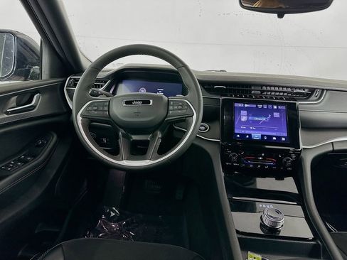 Certified 2024 Jeep Grand Cherokee Altitude image 33