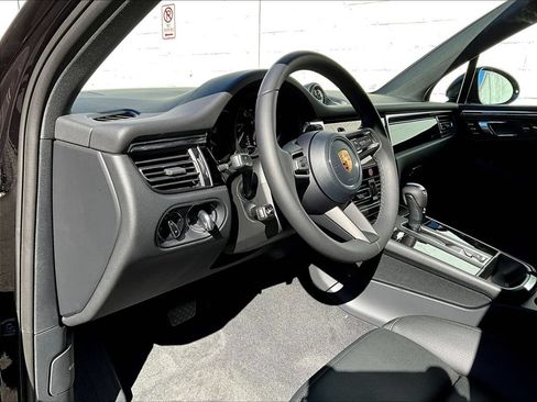 Certified 2026 Porsche Macan AWD/4WD image 4