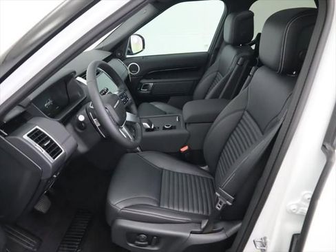 New 2025 Land Rover Discovery S image 21