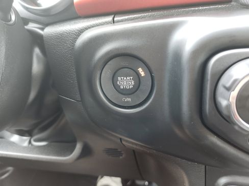 Used 2022 Jeep Wrangler Rubicon w/ Cold Weather Group AWD/4WD image 9