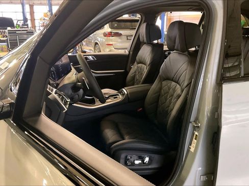 New 2026 BMW X5 sDrive40i image 9