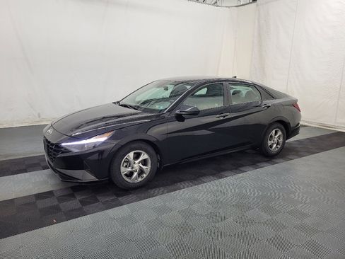 Used 2021 Hyundai Elantra SE FWD image 2
