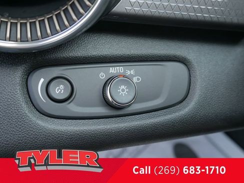 New 2025 Chevrolet Trax ACTIV w/ Sunroof Package image 24