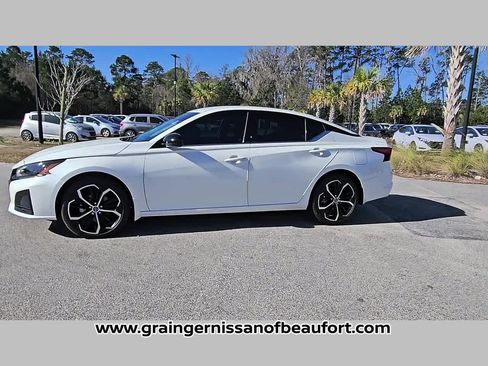 Used 2025 Nissan Altima 2.5 SR image 22