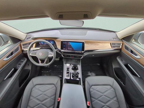 Used 2024 Volkswagen Atlas SE FWD image 11