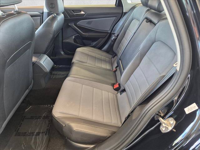 Used 2025 Volkswagen Jetta SE FWD image 23