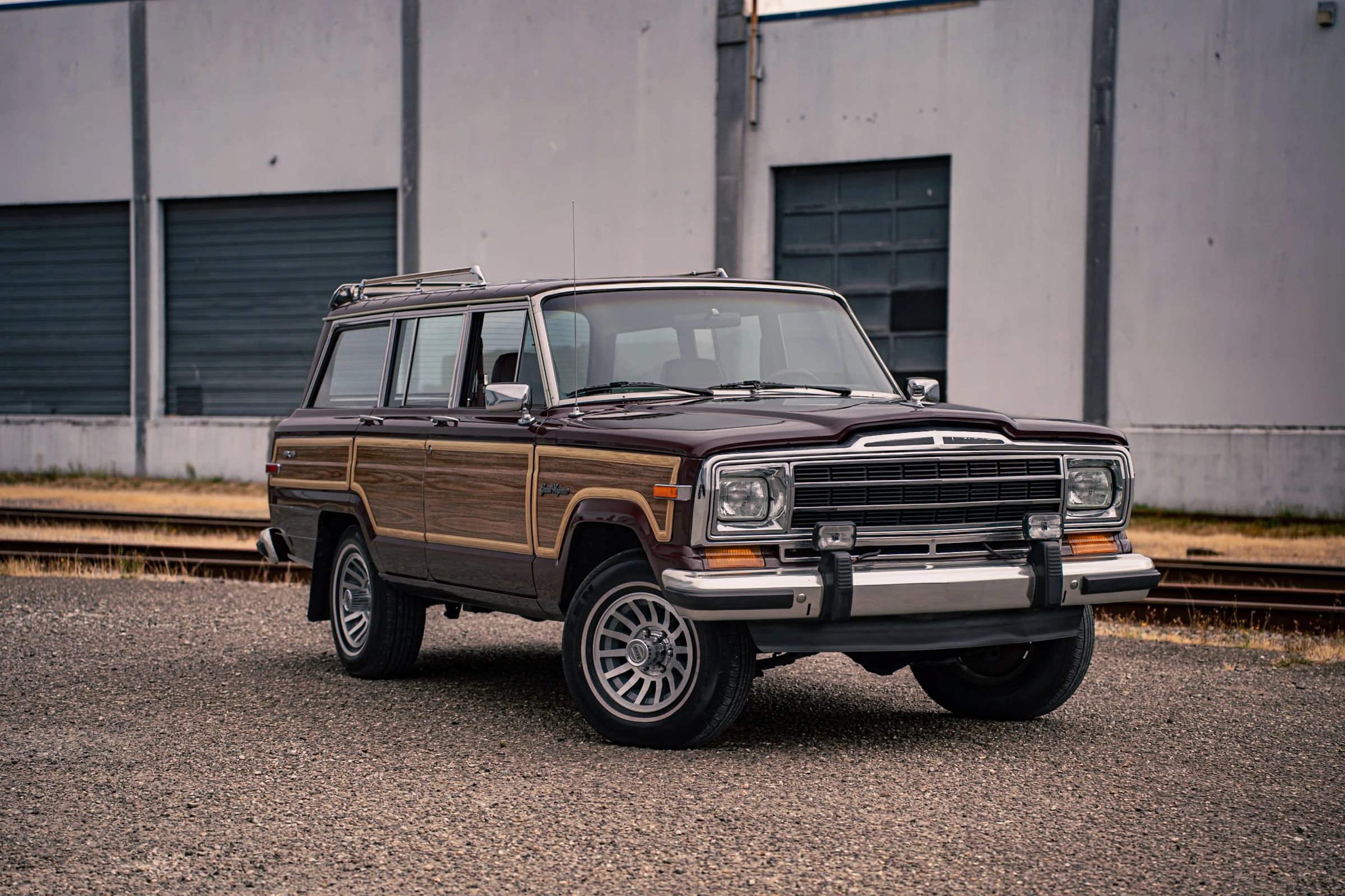 Used 1987 Jeep Grand Wagoneer AWD/4WD image 3