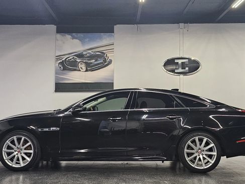 Used 2018 Jaguar XJ R-Sport image 16