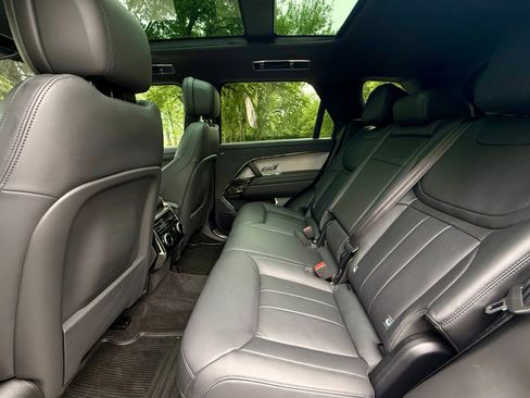 Used 2025 Land Rover Range Rover Sport Dynamic SE AWD/4WD image 14