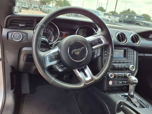 Used 2017 Ford Mustang Coupe RWD image 15