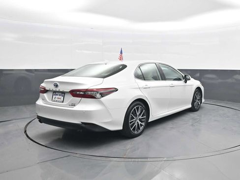 Used 2024 Toyota Camry XLE w/ Navigation Package FWD image 7