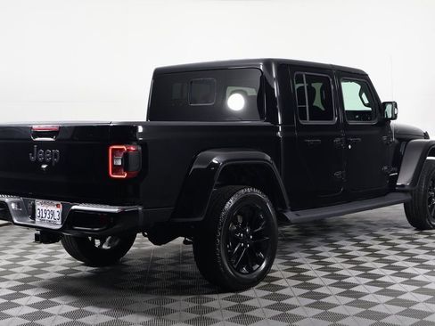 Used 2022 Jeep Gladiator Overland image 4