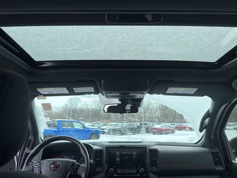 Used 2022 Nissan Frontier PRO-4X image 28
