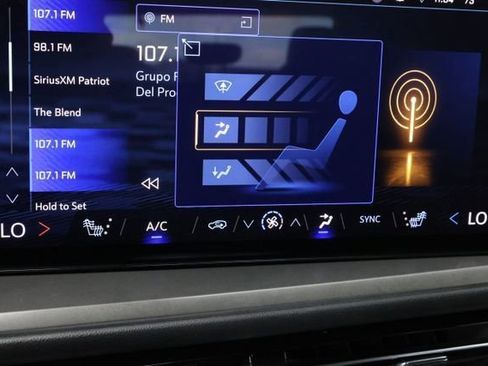 Used 2024 Chevrolet Traverse LT image 18