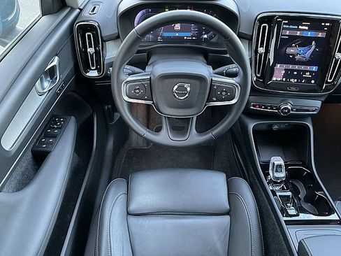 Certified 2025 Volvo XC40 B5 Plus image 5