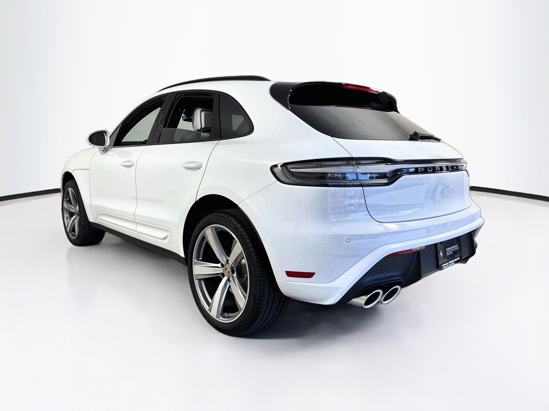 Used 2024 Porsche Macan AWD/4WD image 5