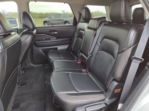 Used 2025 Nissan Pathfinder SL image 22