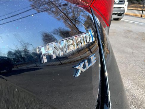 Used 2021 Toyota Prius XLE w/ Advanced Technology Package image 9