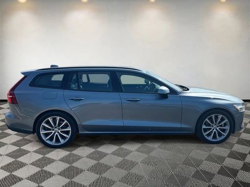 Used 2020 Volvo V60 T5 Momentum w/ Protection Package image 2