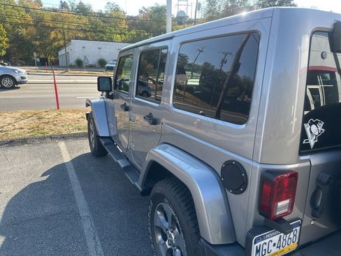 Used 2016 Jeep Wrangler Unlimited Sahara image 5