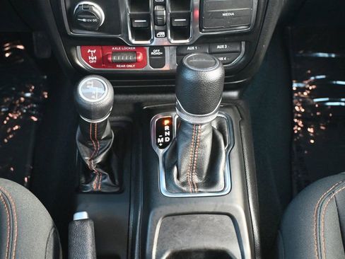 Used 2022 Jeep Gladiator Mojave w/ Cold Weather Group image 19