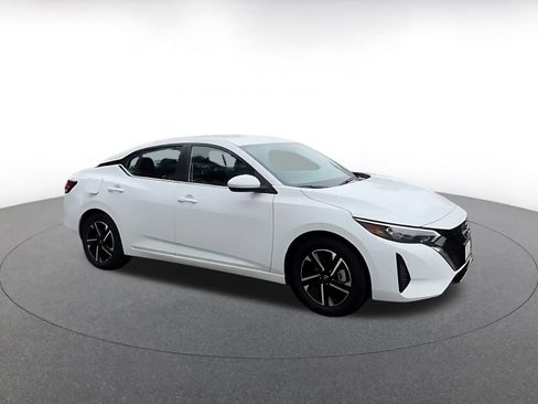 Used 2025 Nissan Sentra SV image 2