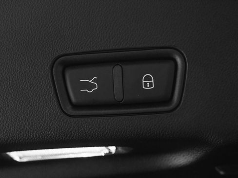 New 2025 Maserati Grecale Modena image 8