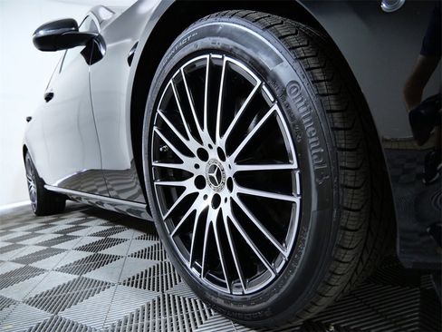 Used 2025 Mercedes-Benz C 300 4MATIC Sedan image 2