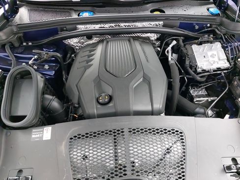 Certified 2026 Porsche Macan image 32