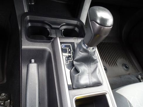 Used 2022 Toyota Tacoma TRD Off-Road image 18